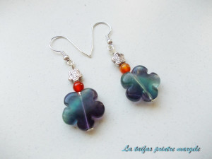 Flower-shaped fluorite and carnelian earrings