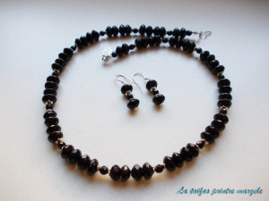Slice-shaped faceted onyx neclace and earrings set