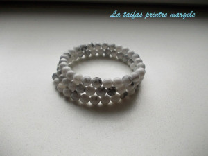 Spiral bracelet with white howlite