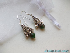 Triangle earrings with jade