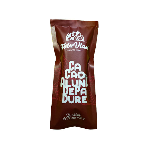 Baton vegan cu cacao si alune de padure