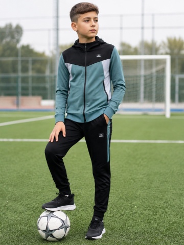 Детски спортен екип с качулка