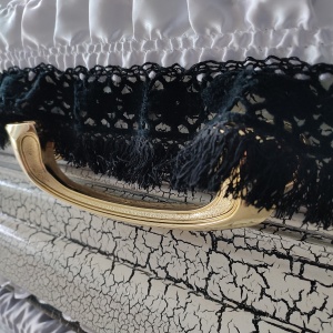 SICRIU MODEL 9 XL Lungime 200 x lăţime 60 X înălţime 50 cm LEMN BRAD, CAPITONAT SATIN, PERNUŢĂ, VOAL - Img 3