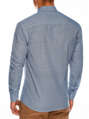 Мъжка риза с кройка Slim fit е модел с дълъг ръкав и класическа яка. Произведена от 58% памук, 42% полиестер