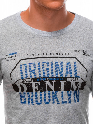 Мъжка тениска с надписи "Original denim Brooklin" на гърдите. Приятната мека материя е изработена от 100% памук.
