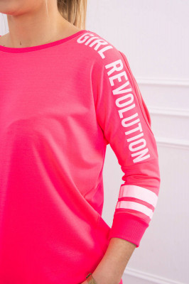 Представяме ви комплект суитчър и панталон с надпис Girl Revolution