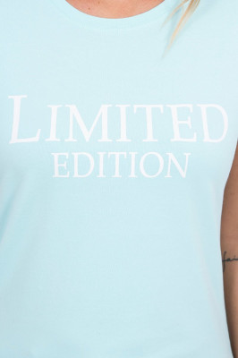 Дамска тениска с надпис "Limited edition" от 90% памук и 10% еластан. Размерът е универсален и ще бъде подходящ за дами носещи размери S, M или L.