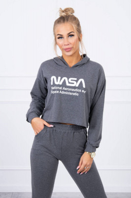 Дамски комплект с надпис NASA е модел с две части - къса блуза с дълъг ръкав и спортно долнище