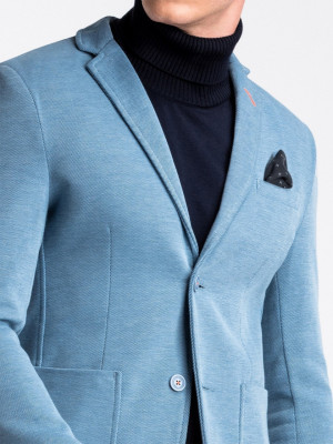 Перфектен мъжки блейзър за SMART CASUAL стайлинг. Два пришити джоба отстрани и дискретен джоб на гърдите. Съставен от 60% полиестер, 35% вискоза, 5% еластан и подплата 100% полиестер.