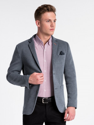 Перфектен мъжки блейзър за SMART CASUAL стайлинг. Два пришити джоба отстрани и дискретен джоб на гърдите. Съставен от 60% полиестер, 35% вискоза, 5% еластан и подплата 100% полиестер.
