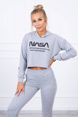 Дамски комплект с надпис NASA е модел с две части - къса блуза с дълъг ръкав и спортно долнище