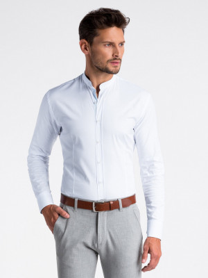 Атрактивен модел Slim fit риза в бял цвят и с попска яка. Идеален за ежедневни и елегантен стил.