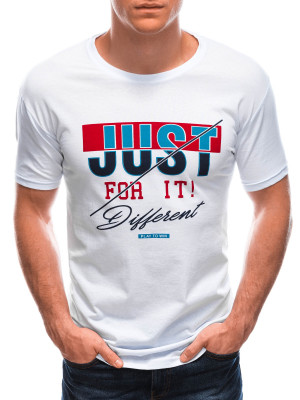 Мъжка тениска с надпис "Just for it!" на гърдите. Класически модел с кръгло деколте и ръкав до средата на бицепса. Изработена от приятна тънка материя от 100% памук.
