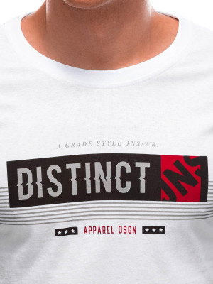 Мъжка класическа тениска с надпис "Distinct" на гърдите. Кръглото деколте и ръкави до средата на бицепса осигуряват комфорт през летните дни. Изработена от тънка материя от 100% памук.