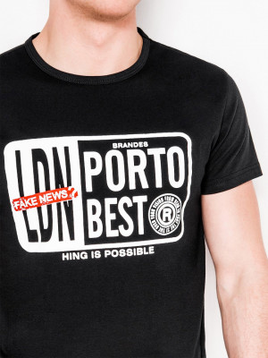 Мъжка тениска с щампа с надпис "PORTO BEST" в черен цвят. Моделът е произведен от 65% памук, 35% полиестер