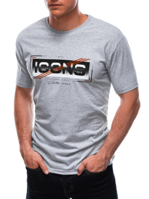 Мъжка тениска с надпис "ICONS" и линии на гърдите. Кройката на тениската е леко вталена и изработена от 100% памук.