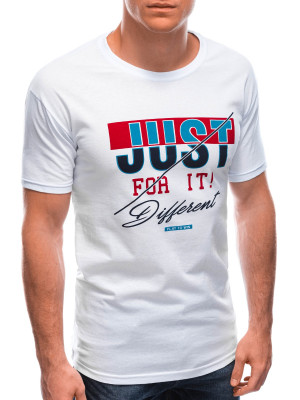 Мъжка тениска с надпис "Just for it!" на гърдите. Класически модел с кръгло деколте и ръкав до средата на бицепса. Изработена от приятна тънка материя от 100% памук.