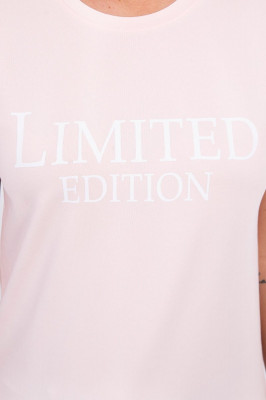 Дамска тениска с надпис "Limited edition" от 90% памук и 10% еластан. Размерът е универсален и ще бъде подходящ за дами носещи размери S, M или L.
