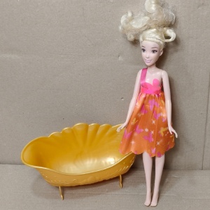 set păpușă Disney 29cm + cadă - Img 2