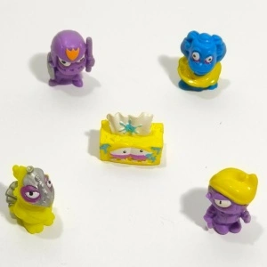 set figurine Zomlings Superzings