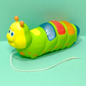 jucărie de tras omidă muzicală 27cm