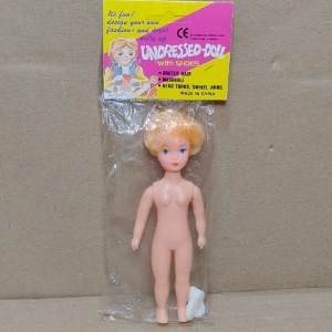 vintage păpușă plastic 19cm (Nou)