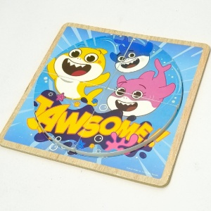 puzzle circular din lemn Baby Shark 20x20cm