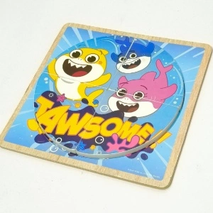 puzzle circular din lemn Baby Shark 20x20cm