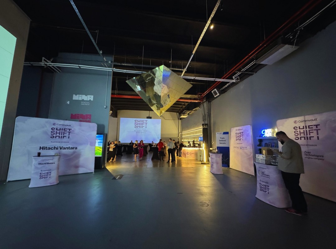 Cum alegi materialele potrivite pentru standul tău expozițional: Textil, PVC sau structuri luminoase?