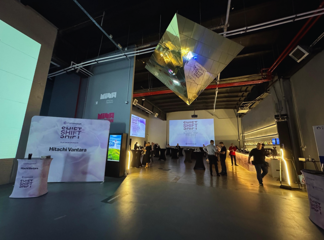 Cum să atragi vizitatori la standul tău: 7 elemente esențiale de design expozițional