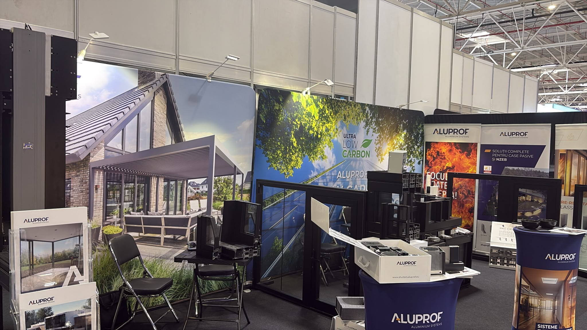 Stand modular sau stand personalizat? Cum alegi soluția potrivită pentru expoziția ta