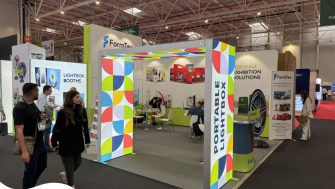 Cum Să Transformi Vizitatorii Standului Tău Expozițional în Lead-uri Calificate