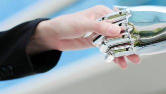 Cum poate inteligența artificială să ajute echipele de vânzări să vândă mai rapid