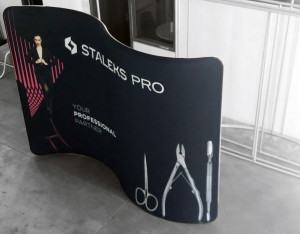 Perete textil expozitional sistem click wave 3m