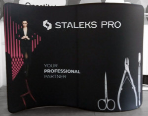 Perete textil expozitional sistem click wave 3m