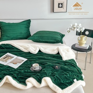 pătură verde Jo-Jo Home cu blăniță de iepure în relief 3D pe partea superioară și blăniță albă Sherpa pe verso