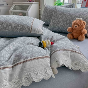 Спално бельо Ranforce 100% памук, сиво с флорален принт и дантела | JoJo Home – продуктова снимка в продуктов каталог