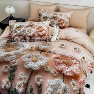lenjerie pat Jojo Home flori în relief 3D pe fond bej somon cu patru perne