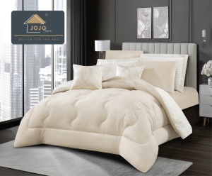detaliu pilota Jo-Jo Home ivory reversibilă, cu o parte din catifea fină și o parte din blăniță artificială texturată crem deschis