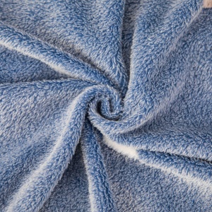 detaliu material Cocolino bleu gros și pufos, prezentând textura moale a țesăturii