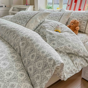 Спално бельо Ranforce 100% памук, антрацитено сиво с флорален принт и дантела | JoJo Home – продуктова снимка от продуктовата галерия