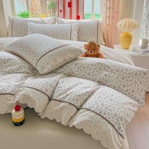 Спално бельо Ranforce 100% памук, бяло със сиви цветя и дантела | JoJo Home – продуктова снимка от продуктовата галерия