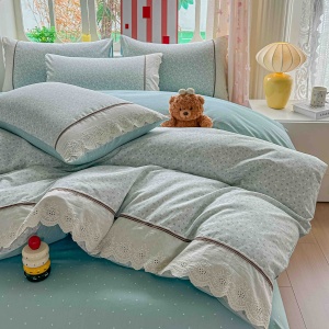 Спално бельо Ranforce 100% памук, светлосиньо с бели цветя и дантела | JoJo Home – продуктова снимка от продуктовата галерия