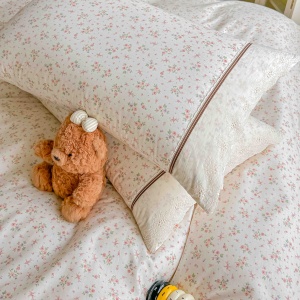 Спално бельо Ranforce 100% памук, крем с розови цветя и дантела | JoJo Home – продуктова снимка за представяне на модела