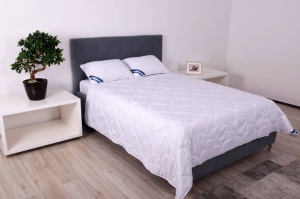 Pilota 150×200 cm microfibra striata, SomnART premium, alba matlasata model nor mare, 400 g, de iarna - Img 1
