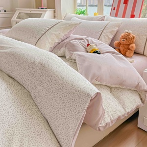 Спално бельо Ranforce 100% памук, пудрено розово с деликатен принт и дантела | JoJo Home – продуктова снимка за продуктовата галерия