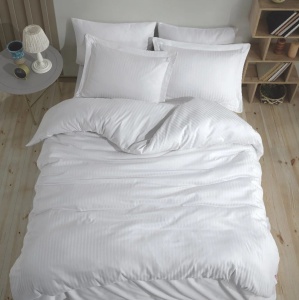 Set complet de lenjerie albă din saten Hobby Home, vedere de sus