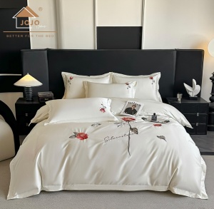 Спален комплект JoJo Home XH50-13, 100% сатениран памук Premium, 4 части, слонова кост с червени рози