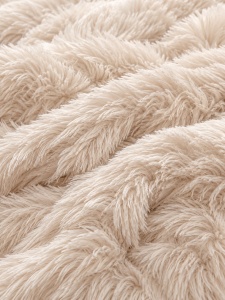 Пухкава олекотена завивка Fluffy 200×230 см с 2 калъфки, 3 части, кремавобежов – Johnny Home FA-09 - Img 4