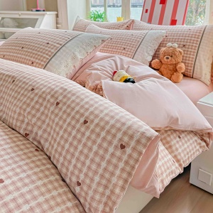 Спално бельо Ranforce 100% памук, пудрено розово на каре със сърца и дантела | JoJo Home – продуктова снимка от продуктовата галерия